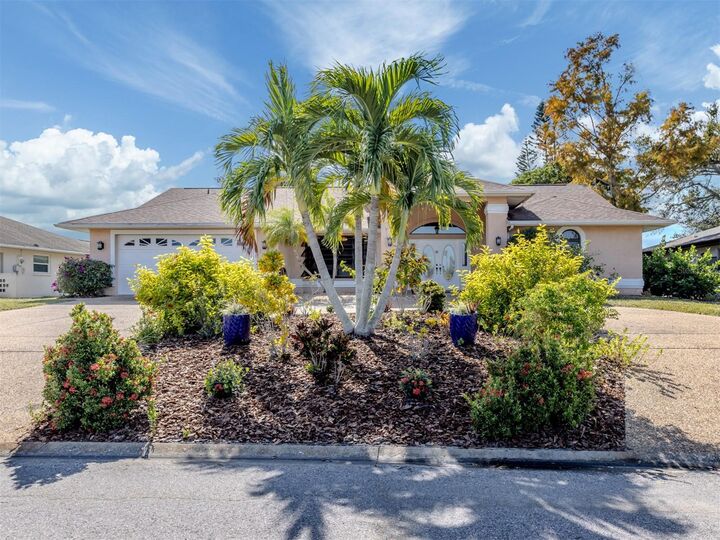 Property Photo: 1215 Paradise Way FL 34285