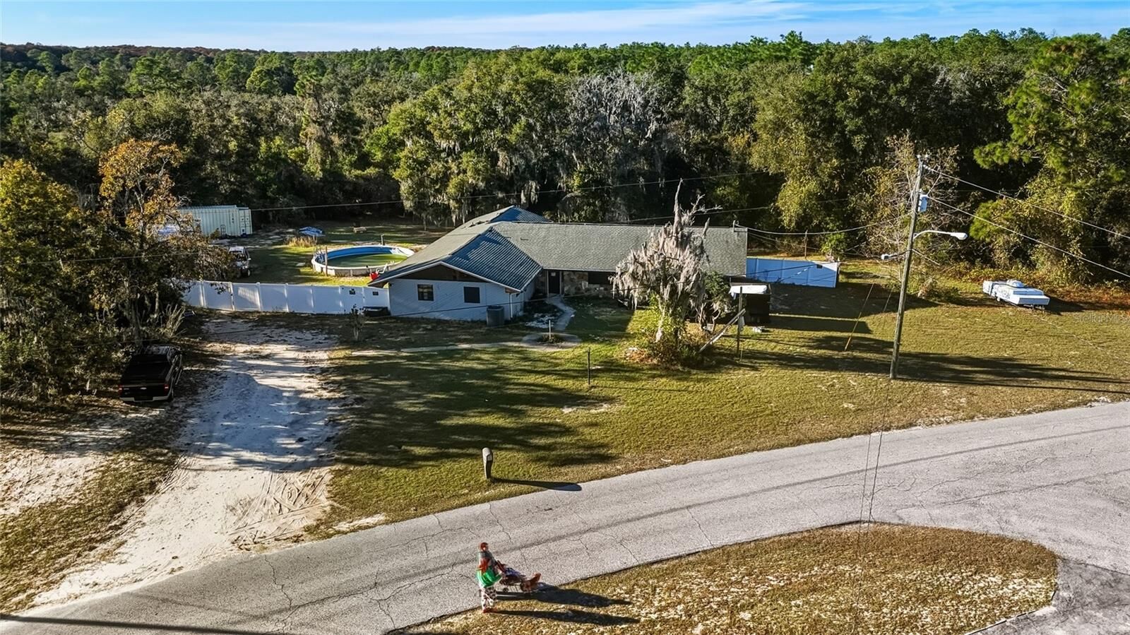 Property Photo: 6106 Idle A While Circle FL 33523