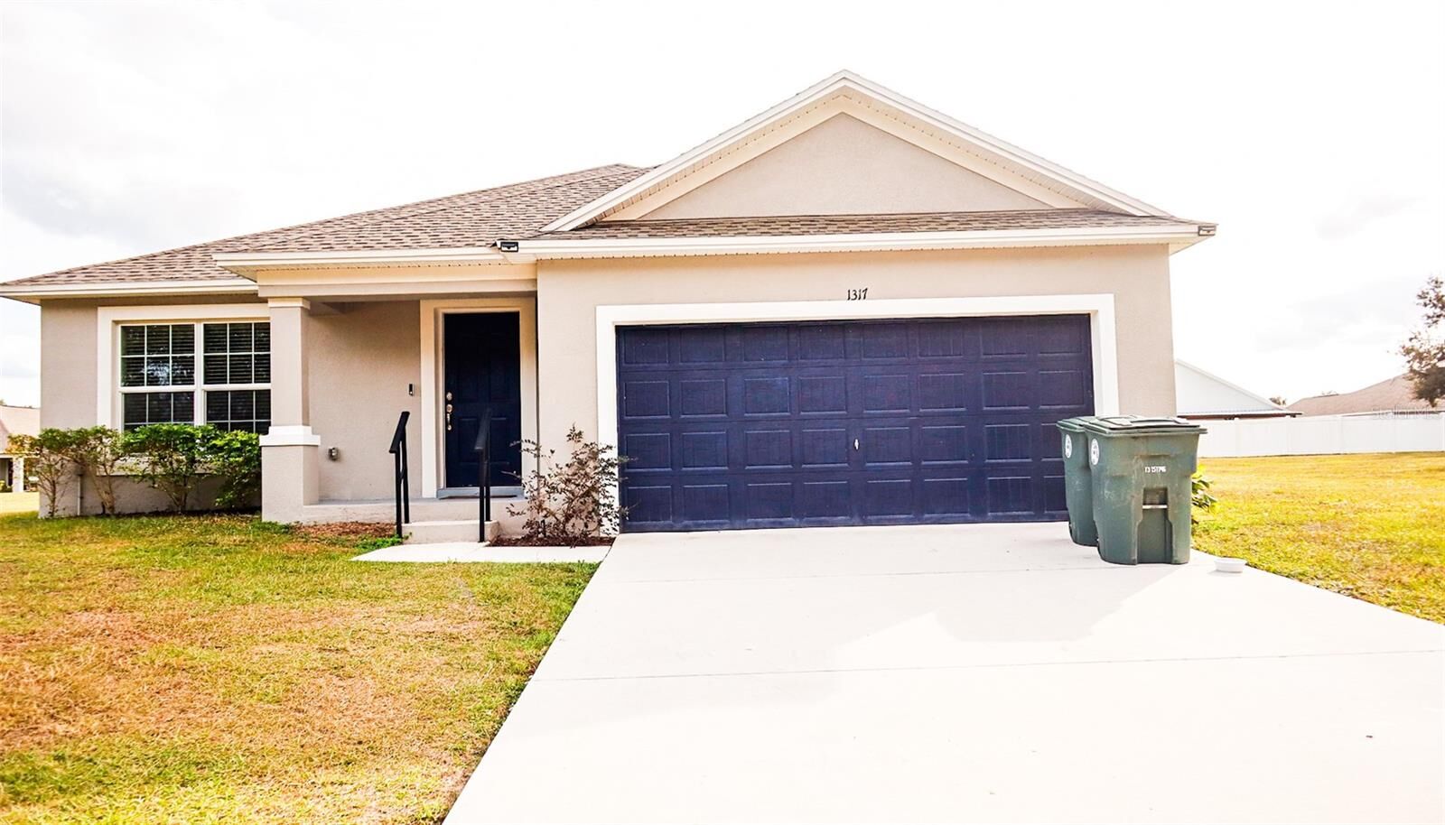 Property Photo:  1317 Kestrel Court  FL 33825 