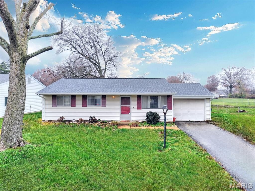 Property Photo: 1304 Valiant Drive MO 63026