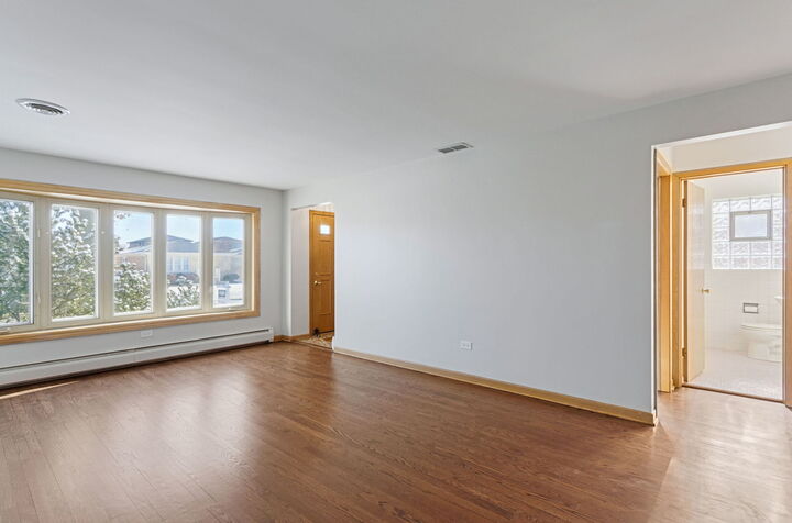 Property Photo:  4900 N Ridgewood Avenue  IL 60706 