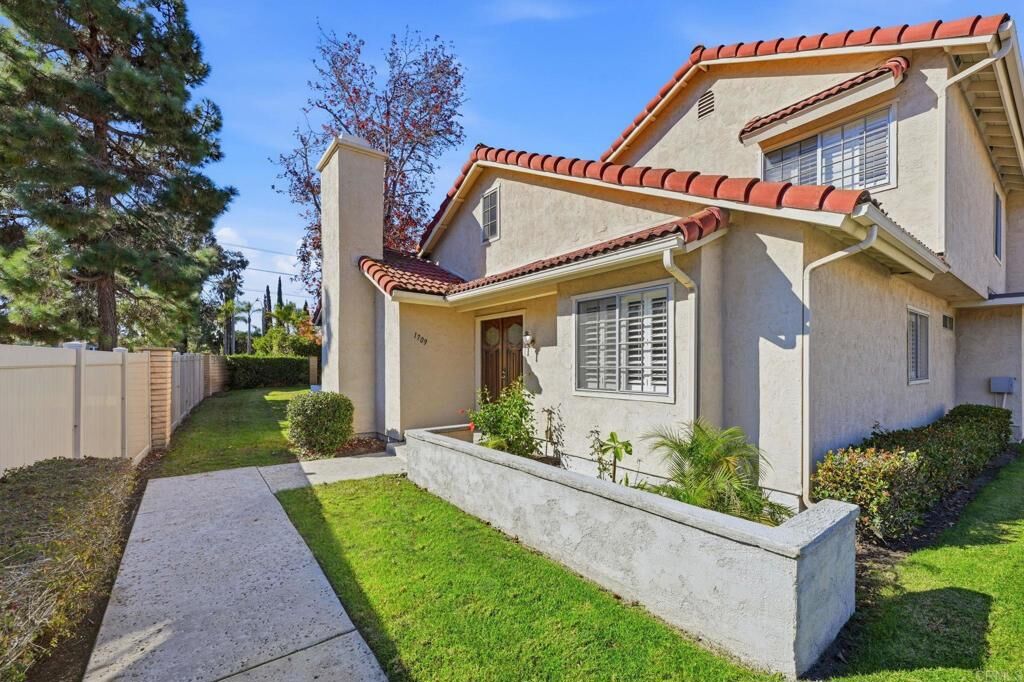 Property Photo:  1709 Edgefield Lane  CA 92024 