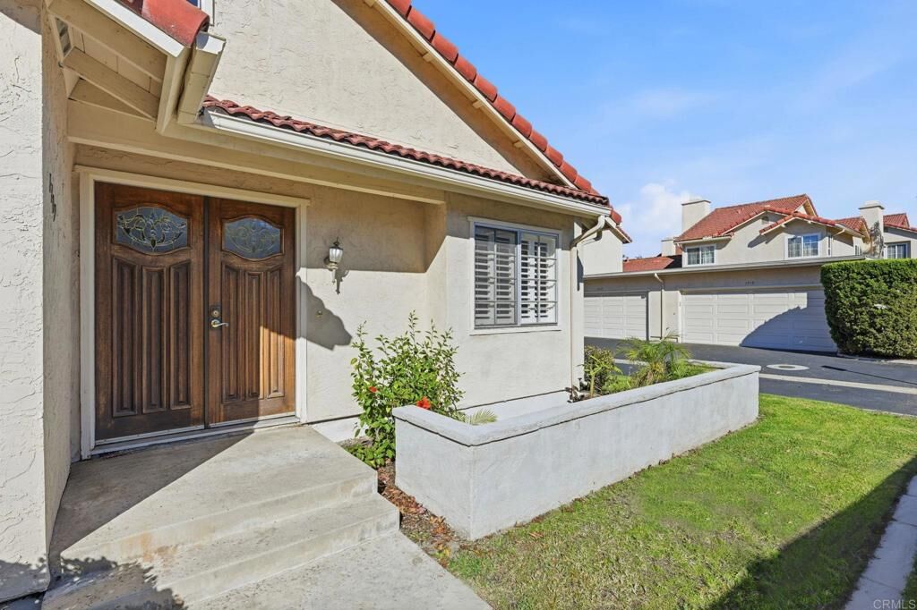 Property Photo:  1709 Edgefield Lane  CA 92024 