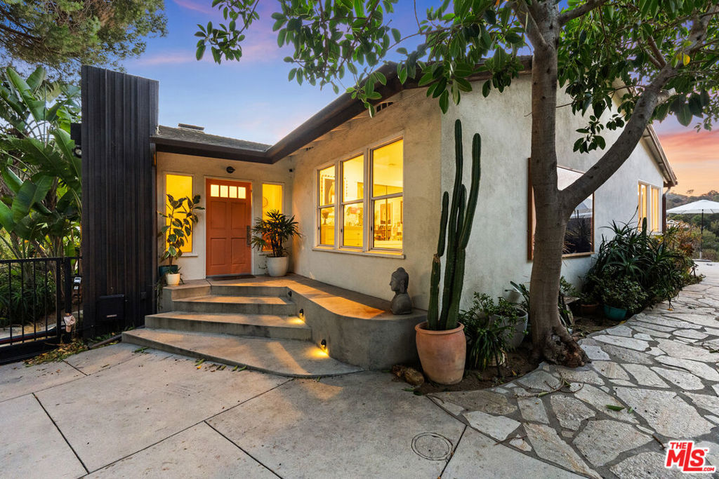 Property Photo:  2316 Laurelmont Place  CA 90046 