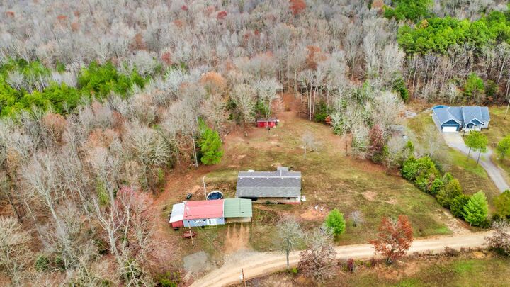 Property Photo: 124 Old Lafayette Rd TN 37023