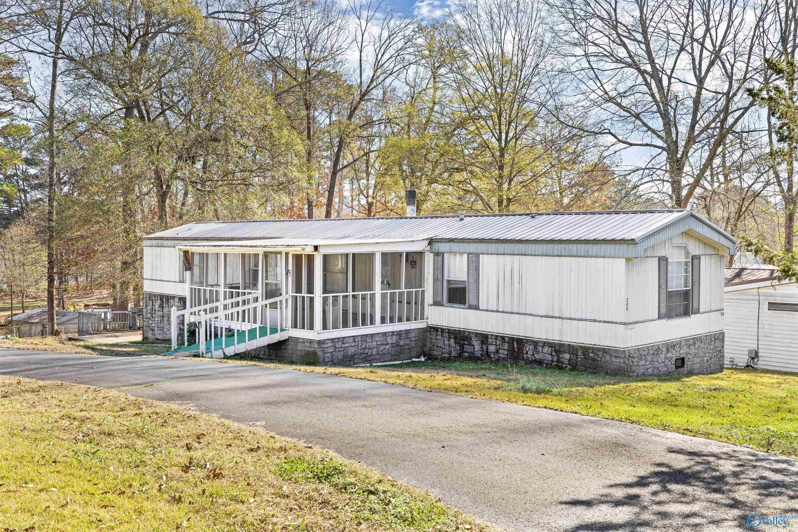 Property Photo:  280 Vaughn Circle  AL 35976 