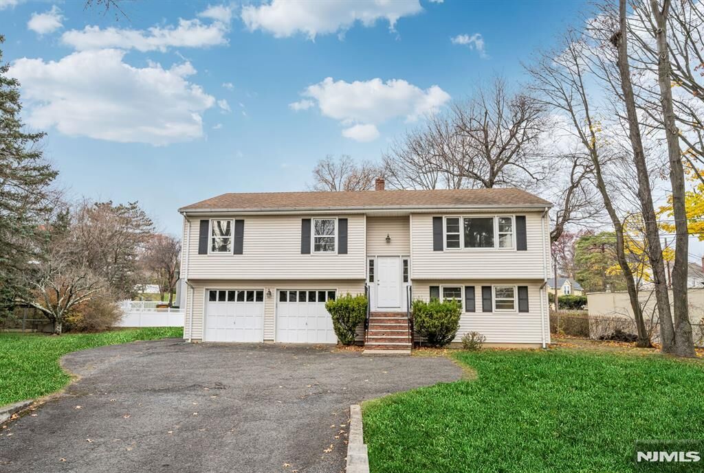 Property Photo:  415 Goffle Road  NJ 07481 