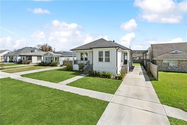 Property Photo: 5135 Cameron Boulevard LA 70122