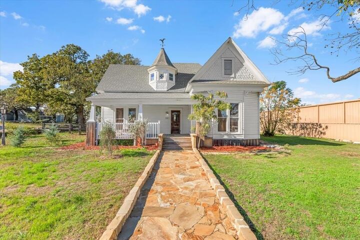 Property Photo:  112 S Evans Street  TX 76023 