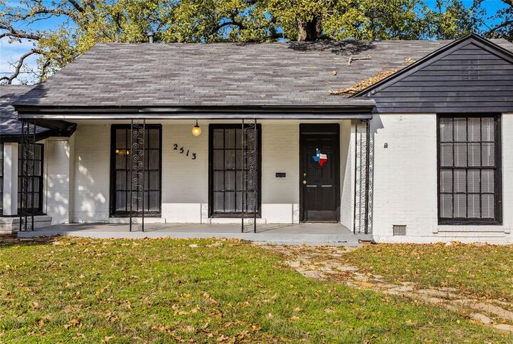 Property Photo:  2513 Carnation Avenue  TX 76111 