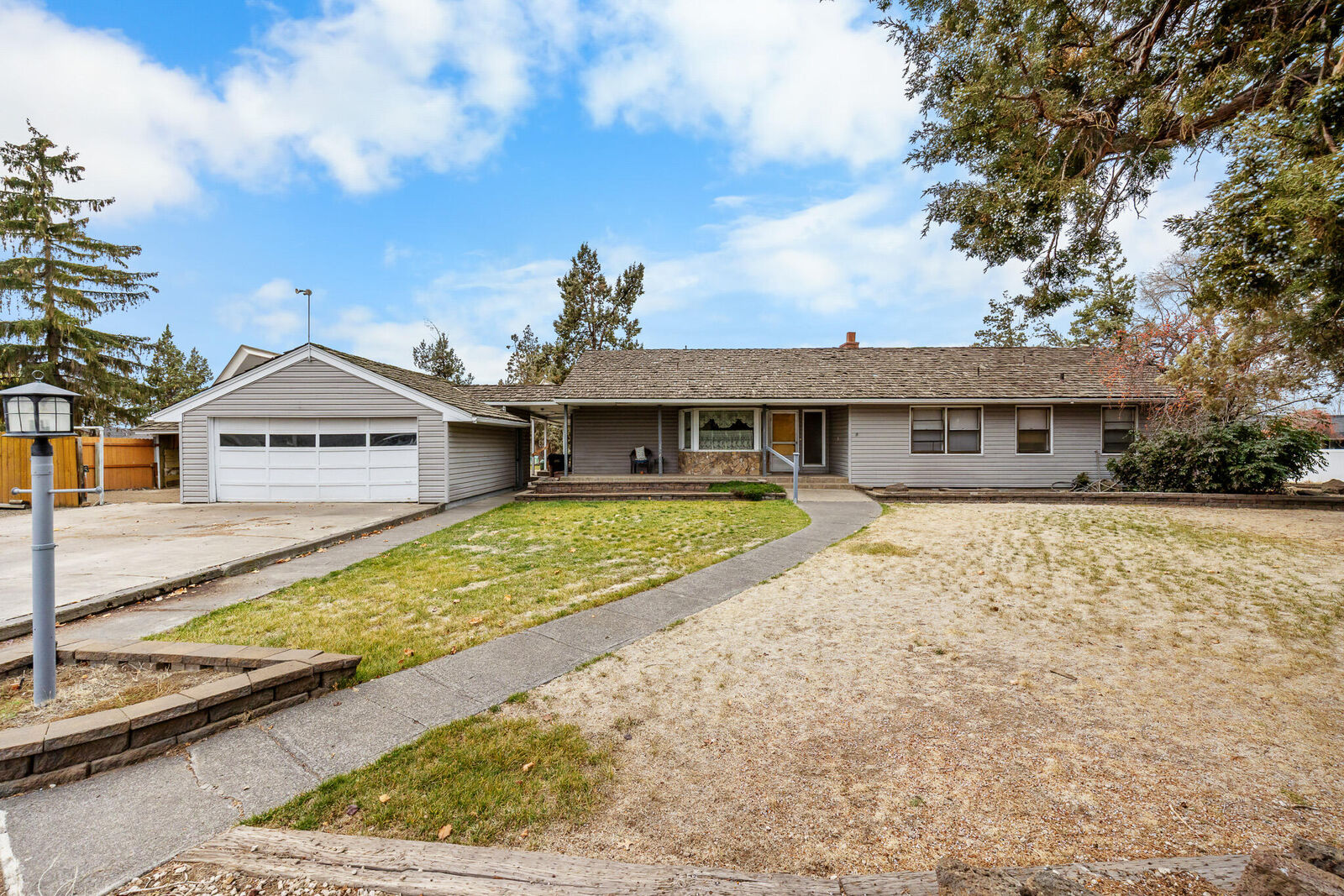 Property Photo:  1123 NW Canyon Drive  OR 97756 