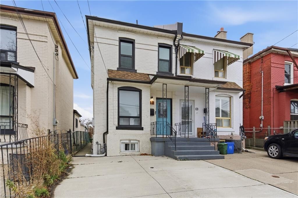 Property Photo:  40 Fullerton Avenue  ON L8L 6G8 