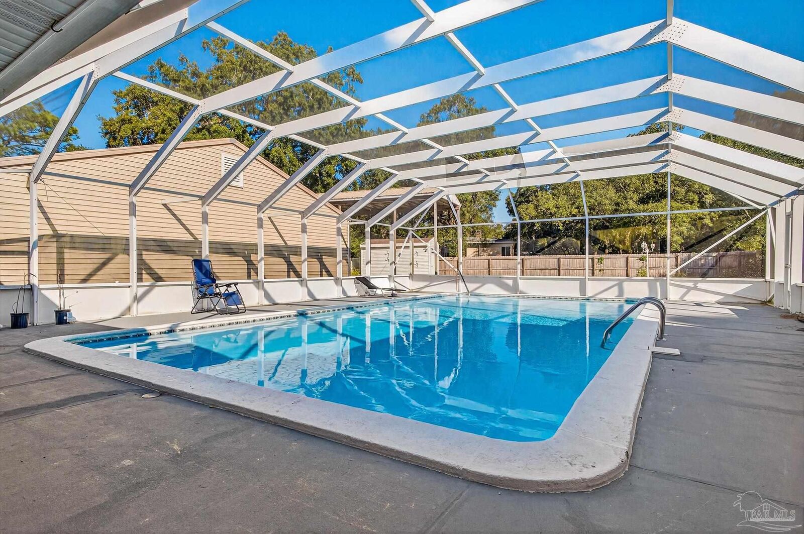 Property Photo:  8 Manor Dr  FL 32507 