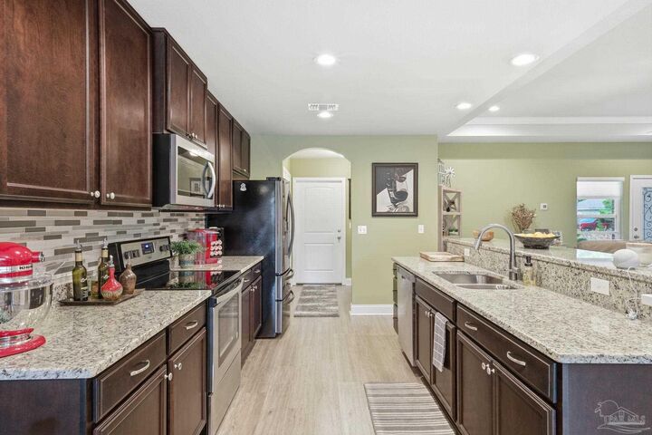 Property Photo: 1825 Sundown Dr FL 32566