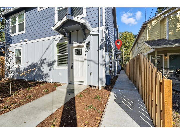Property Photo: 6537 SE Woodstock Blvd OR 97206