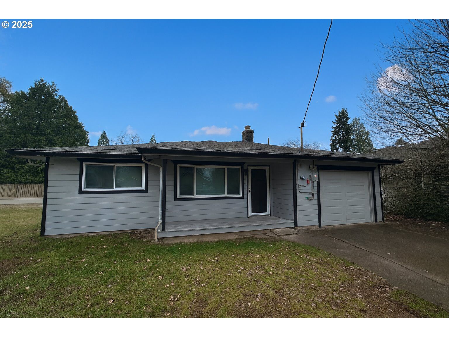 Property Photo: 1610 SE Courtney Ave OR 97222