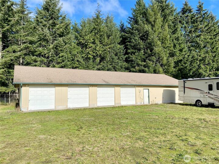 Property Photo: 161 E Beaumont Drive WA 98584