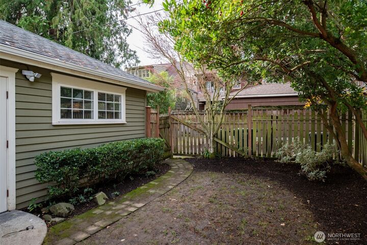 6215  22nd Avenue NE  Seattle WA 98115 photo