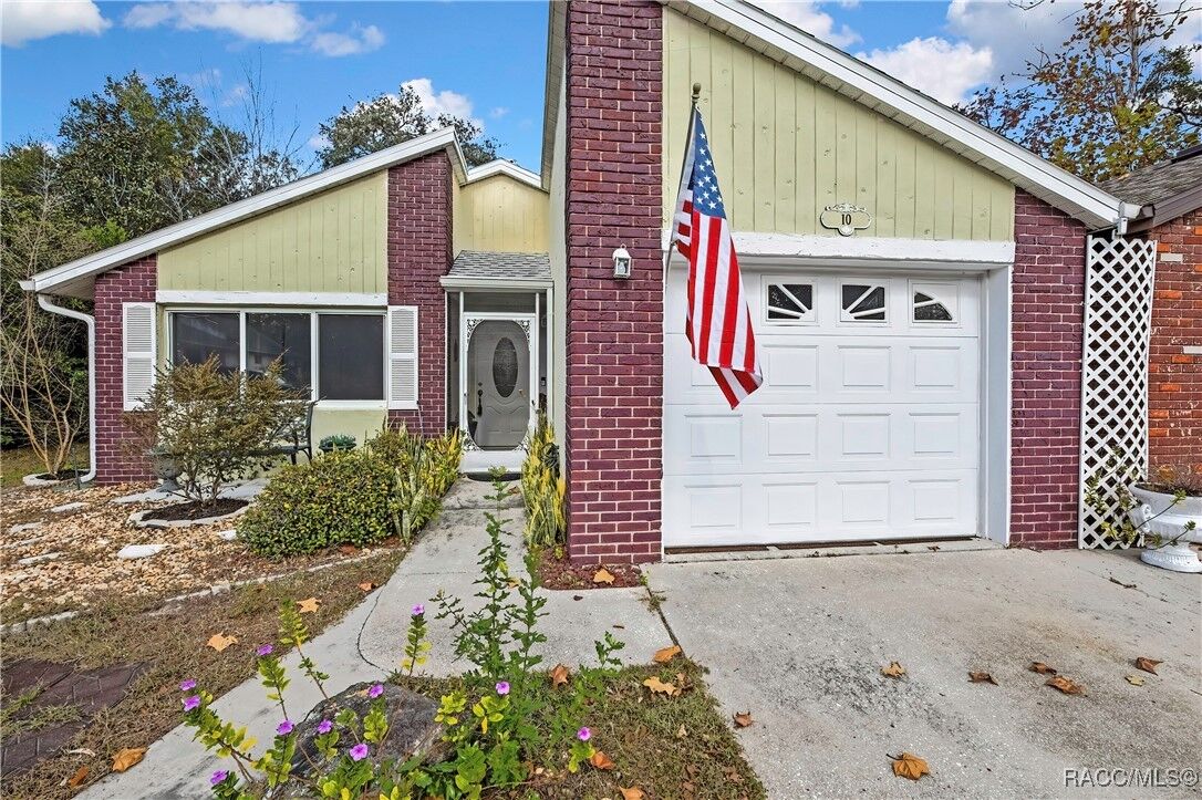 Property Photo:  10 Chinaberry Circle  FL 34446 