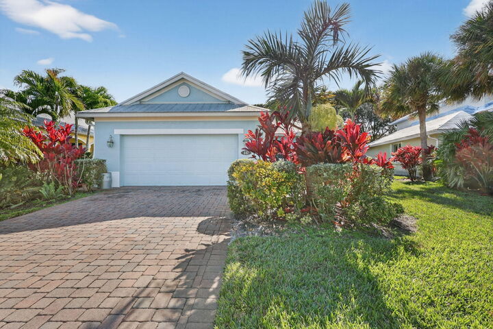 Property Photo:  447 11th Square SW  FL 32962 