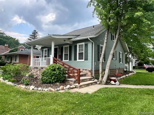 Property Photo: 1402 Catalpa Drive MI 48067