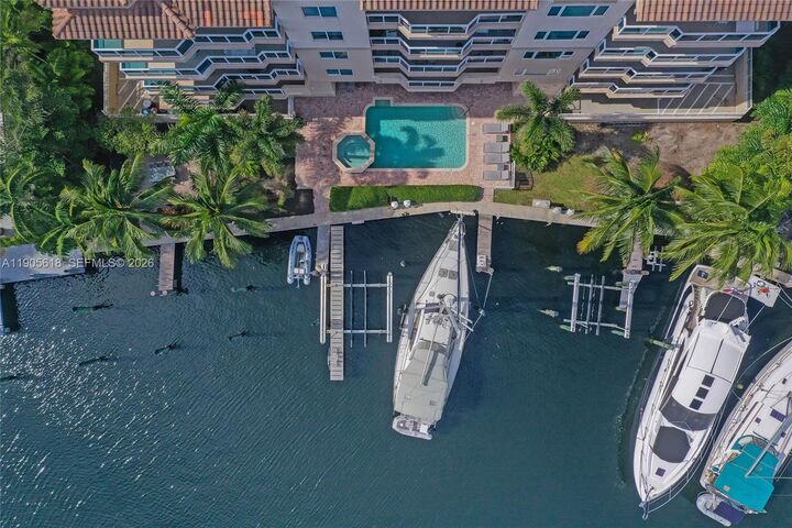 Property Photo:  516 Hendricks Isle 2C  FL 33301 