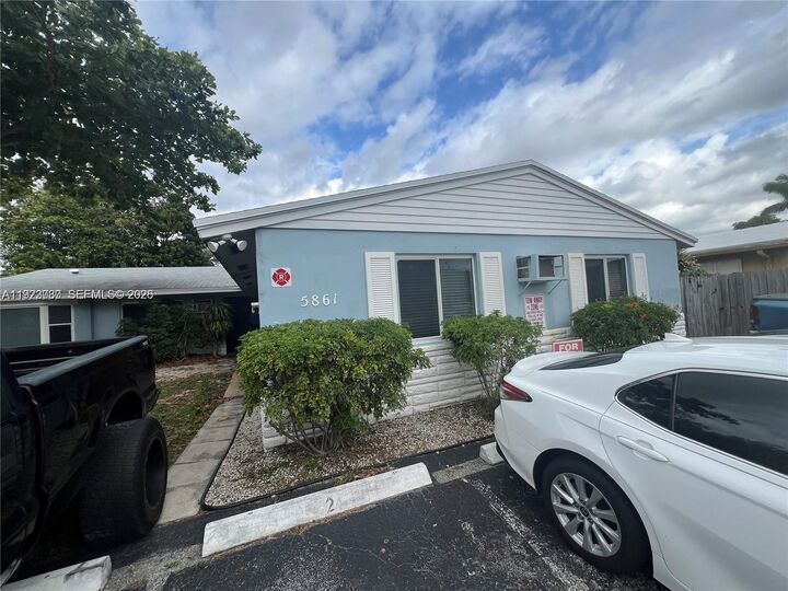 Property Photo:  5861 NE 18th Ave 2  FL 33334 