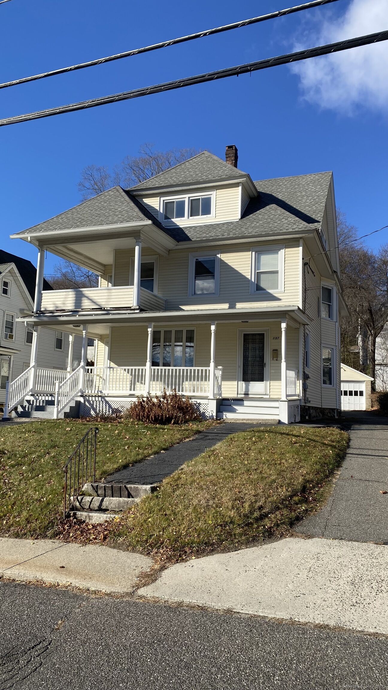 Property Photo:  135 Elm Street 1  CT 06098 