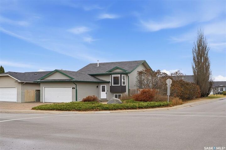 302 Kerr Road  Saskatoon SK S7K 4S3 photo