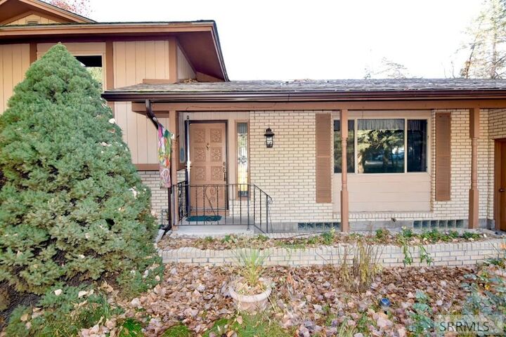 Property Photo: 673 S Bellin Road ID 83402