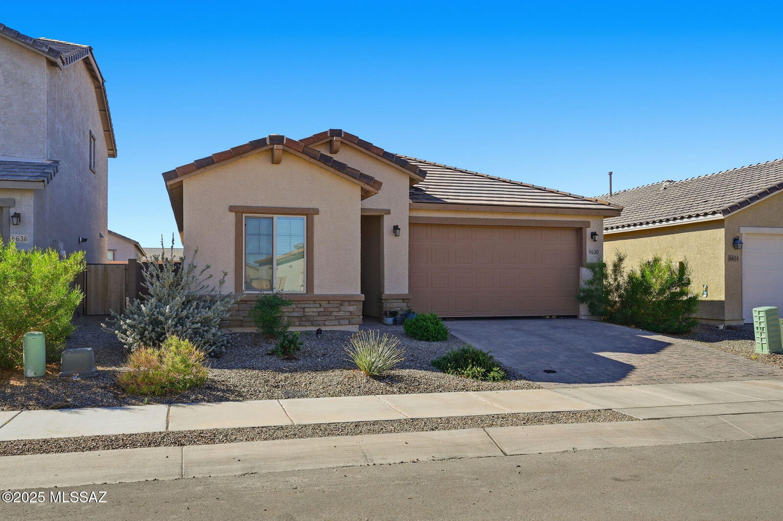 Property Photo: 6630 E Via De Los Compas AZ 85756
