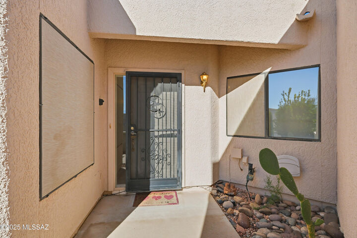 Property Photo:  988 W Calle De Emilia  AZ 85614 