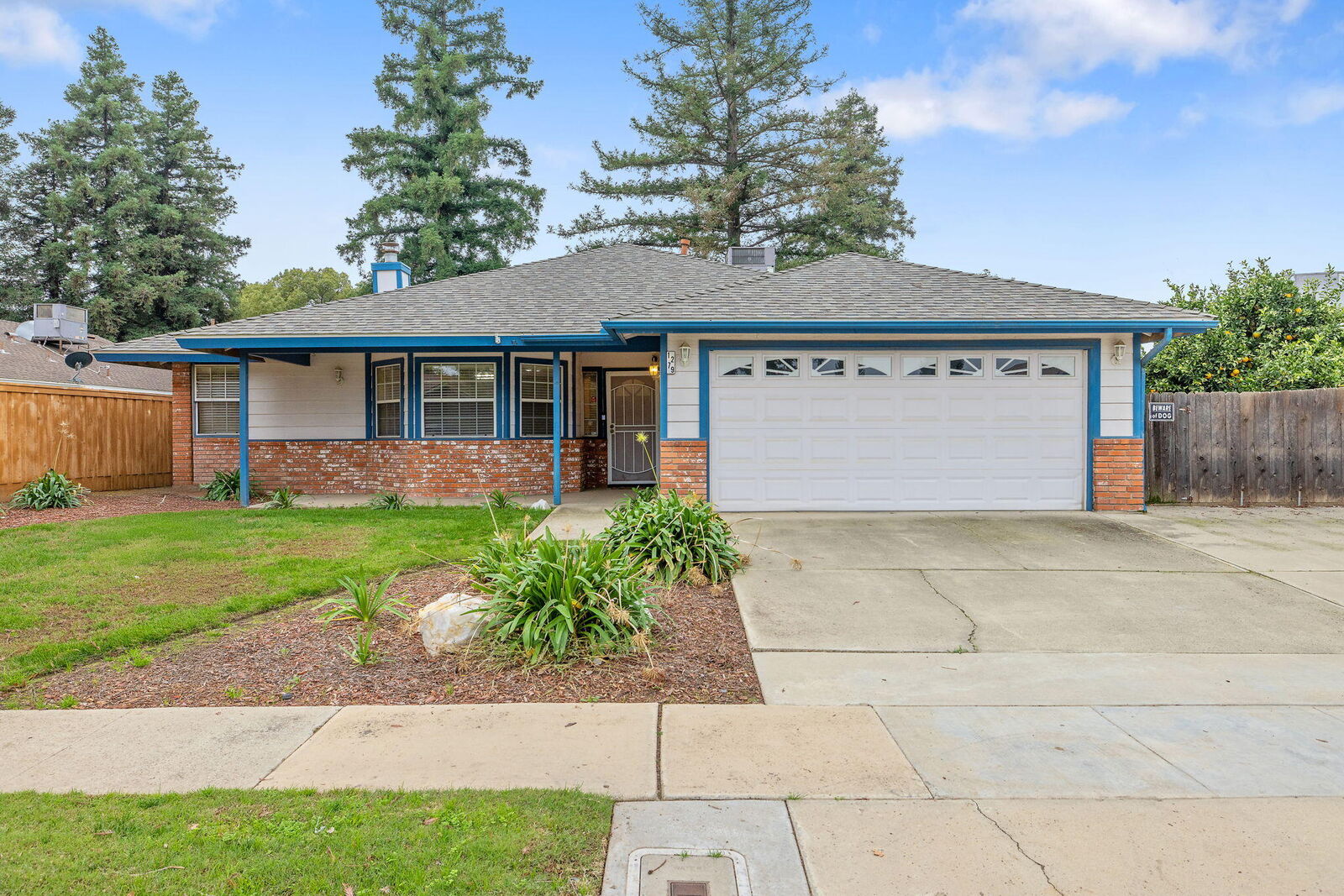 Property Photo: 1279 Lincoln Street CA 93274