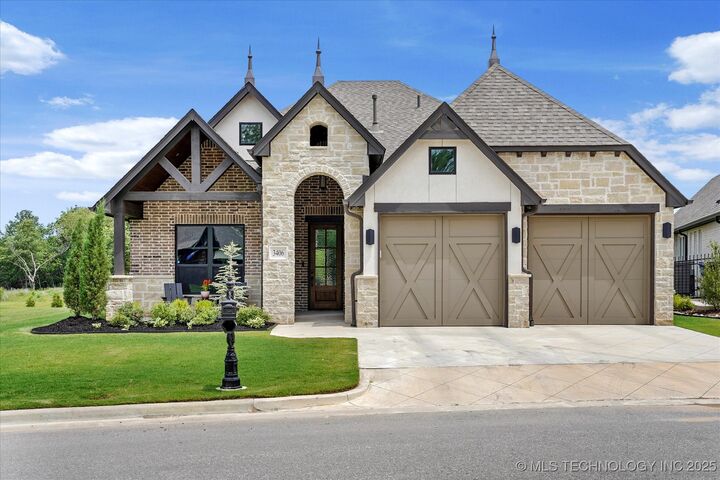 Property Photo:  3406 W Quantico Place  OK 74011 
