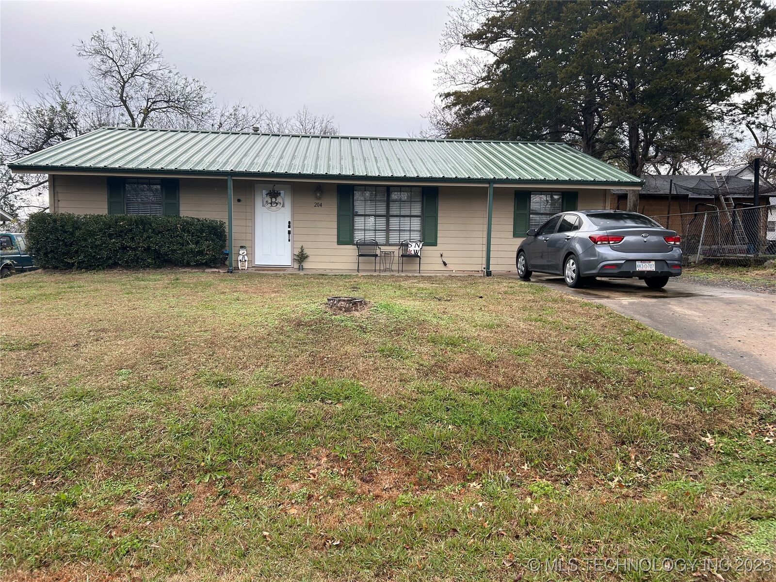 Property Photo:  204 Elm Avenue  OK 74434 