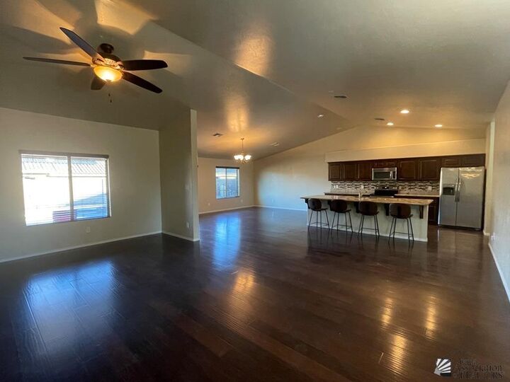 Property Photo:  6302 E 47 St  AZ 85365 