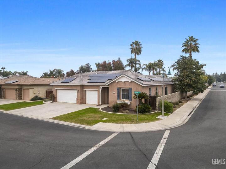 Property Photo:  9302 Vistoso Way  CA 93312 