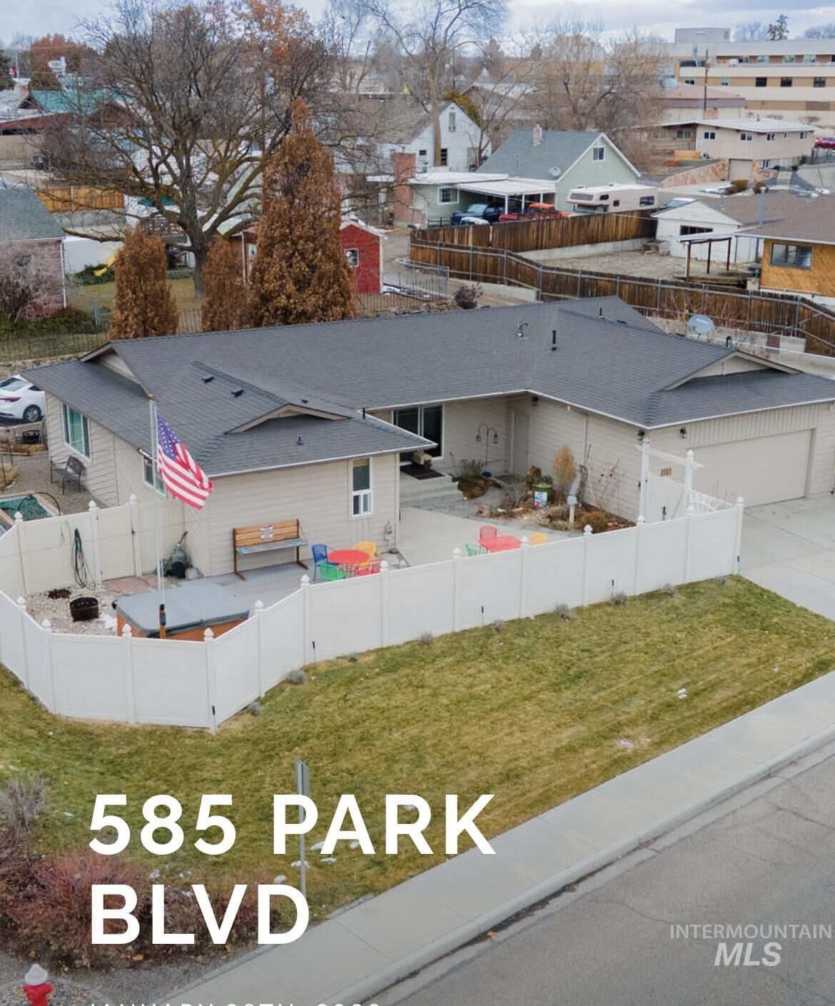 Property Photo: 585 S Park Boulevard OR 97914