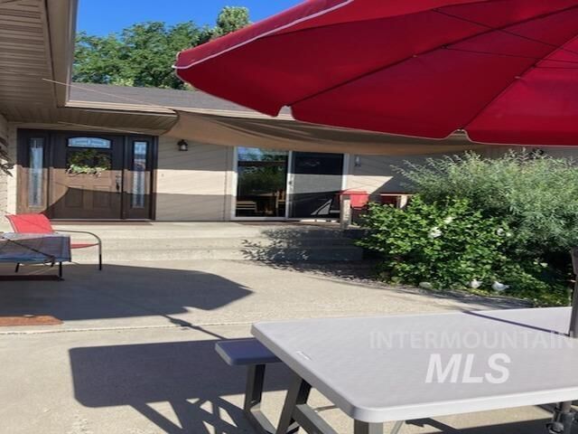 Property Photo: 585 S Park Boulevard OR 97914