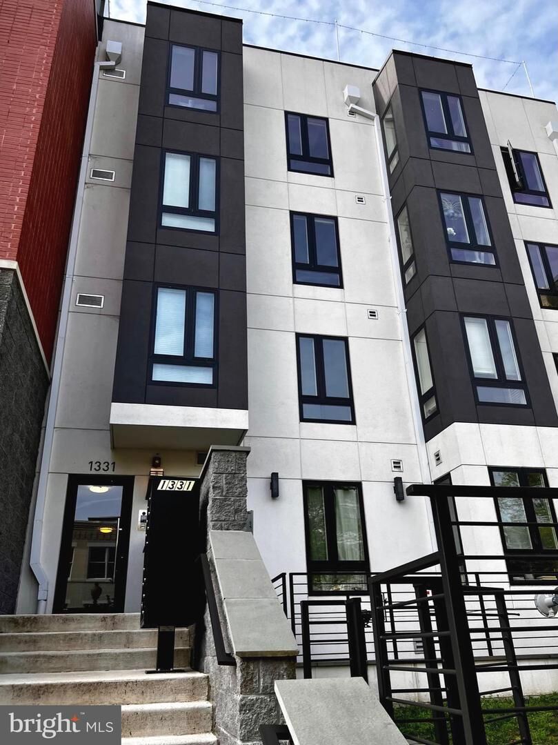 Property Photo:  1331 K Street SE 203  DC 20003 