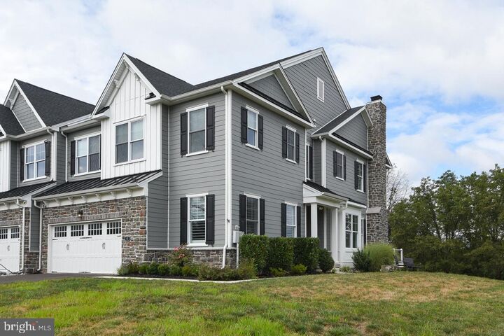 Property Photo:  8 Elizabeth Lane  PA 18901 