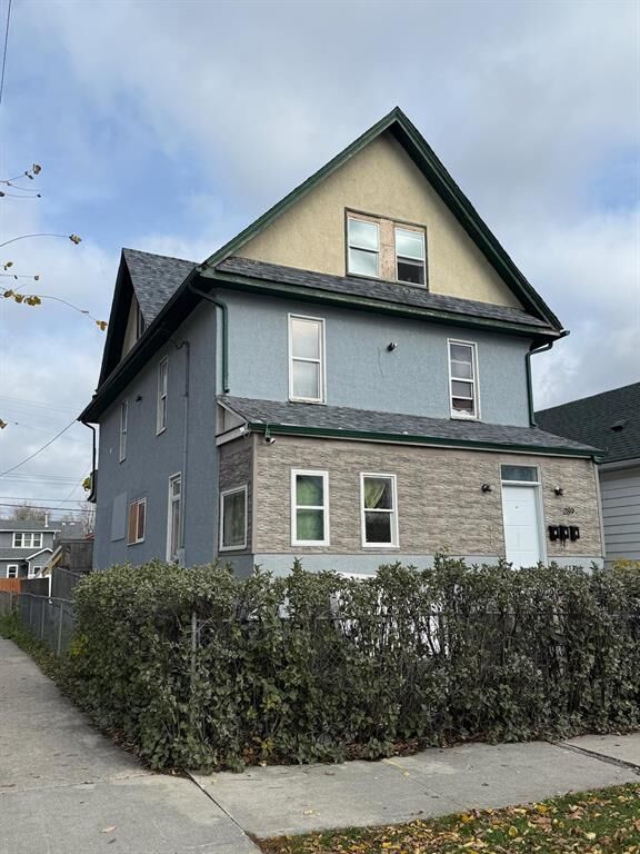 Property Photo:  289 Manitoba Avenue  MB R1A 2Z2 