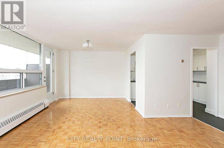 Property Photo:  6200 Bathurst Street 1105  ON M2R 2A3 