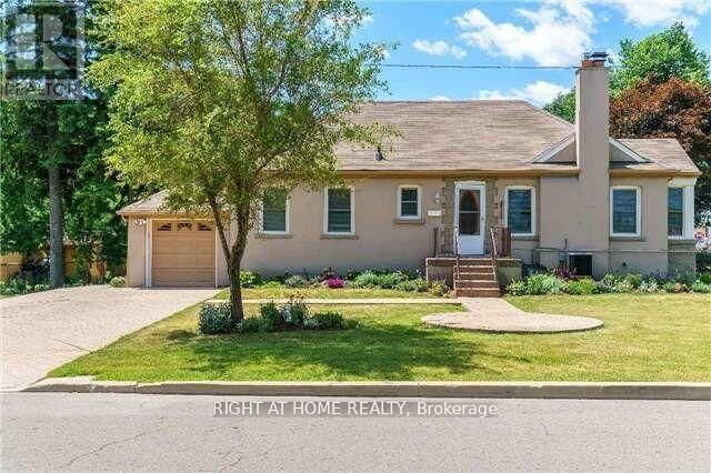 Property Photo:  2913 Kingston Road  ON M1M 1N6 