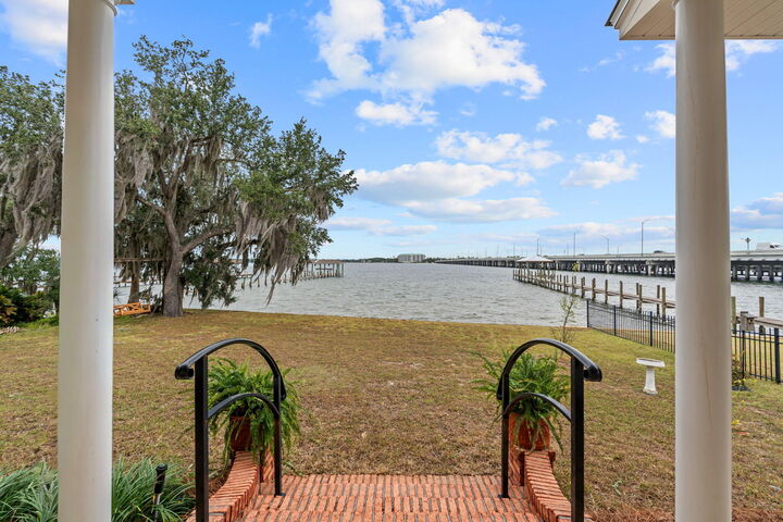Property Photo: 101 Harbour Pointe Drive FL 32444