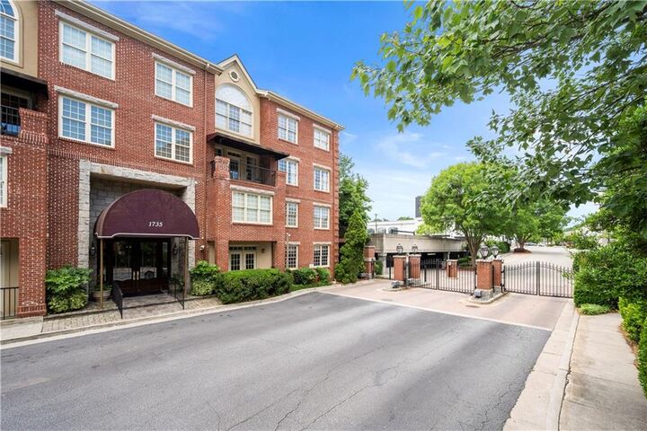 Property Photo:  1735 Peachtree Street NE 316  GA 30309 