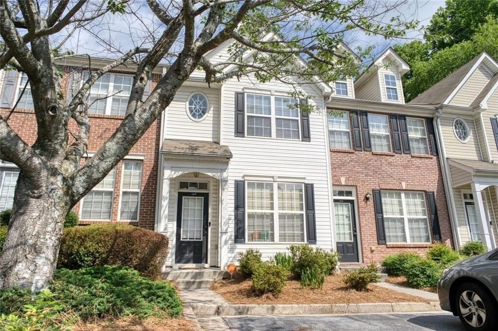 Property Photo: 1207 Penhurst Way GA 30043