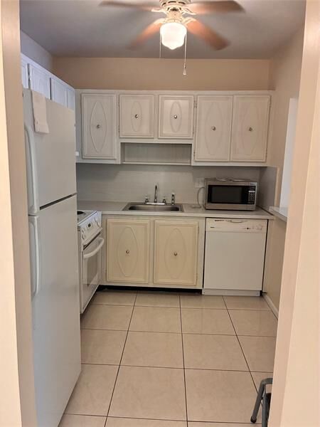 Property Photo: 257 S Cypress Rd FL 33060