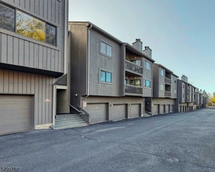 Property Photo: 272 Redwood Ct 10 NJ 07446