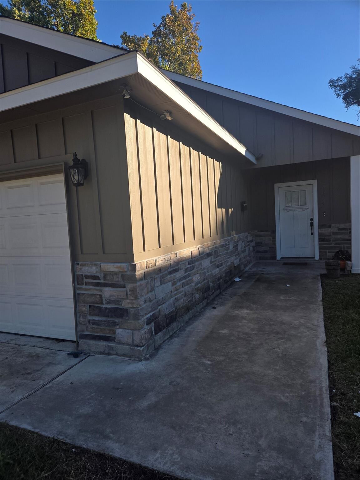 Property Photo: 125 Smith Street TX 77531